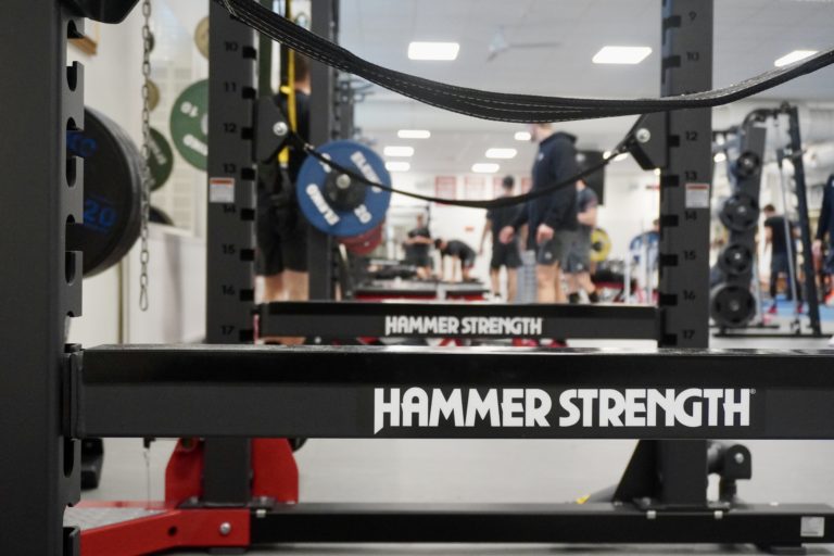 Frölunda HC tränar på Hammer Strength och Life Fitness