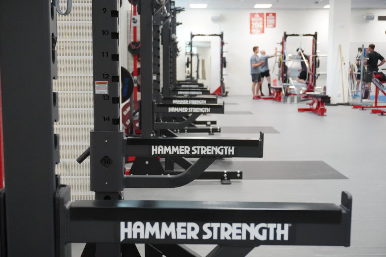 Rehab och hälsocenter med utrustning från Hammer Strength