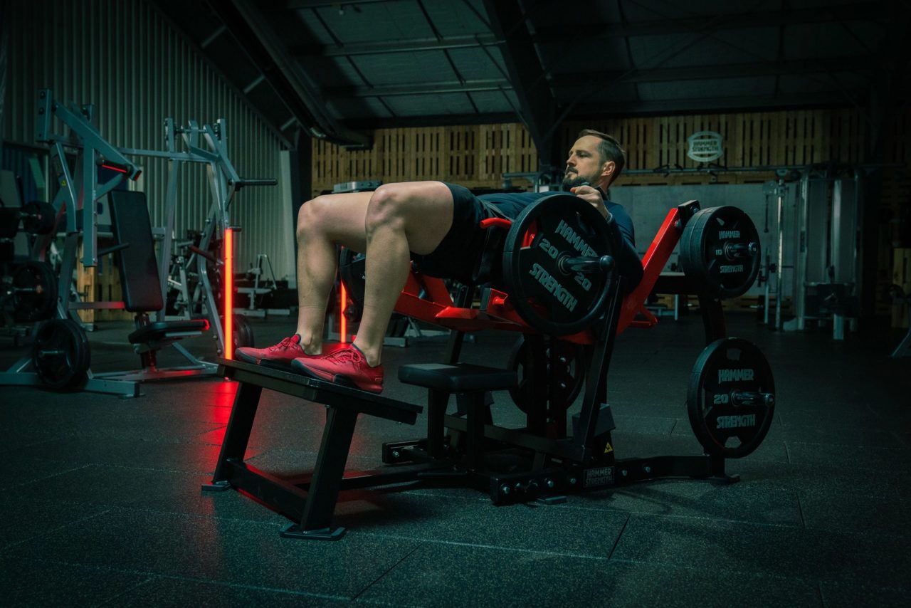 Plate-Loaded Glute Drive - Bild 4