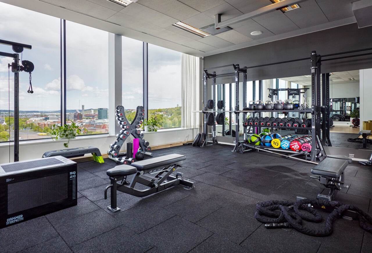 Luftigt gym på Upper House Gym, Gothia Towers med utrustning från Life Fitness